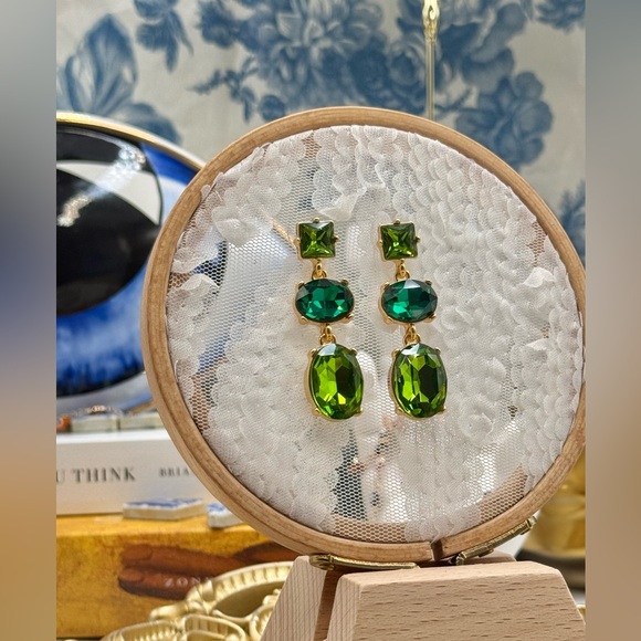 🆕 OSCAR DE LA RENTA 🧿 NWOT Claudia Crystal Drop Earrings, Emerald Multi - Picture 9 of 16